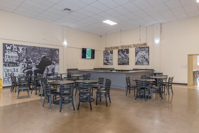 Building Photo - 2042 Australia Way W