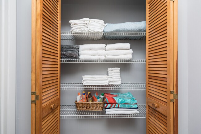 Linen, towels and beach towels provided - 208 C St