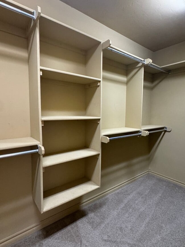 Building Photo - 7904 SW Powell Ct