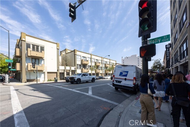 Building Photo - 80 N Raymond Ave