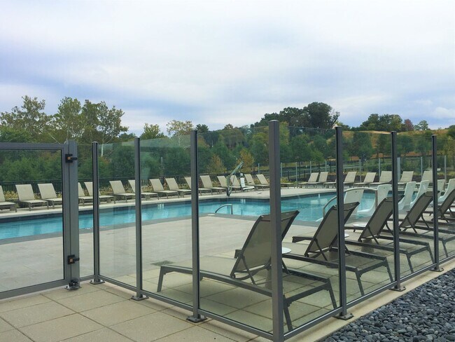 Building Photo - Gorgeous 2 Bedroom Condo in Oxon Hill!