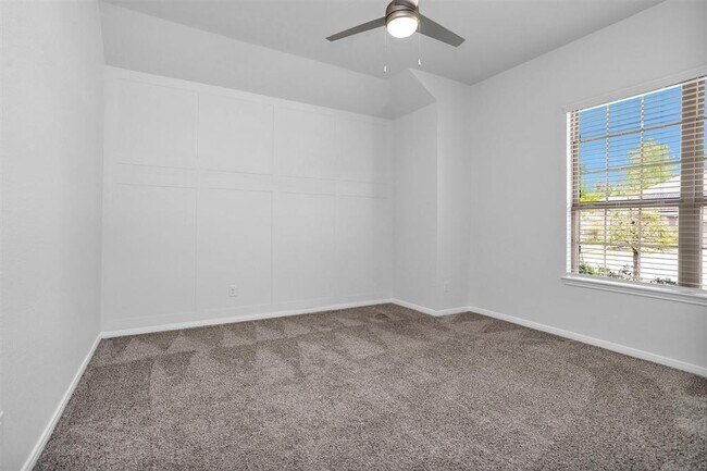 Building Photo - 31411 Raleigh Creek Dr