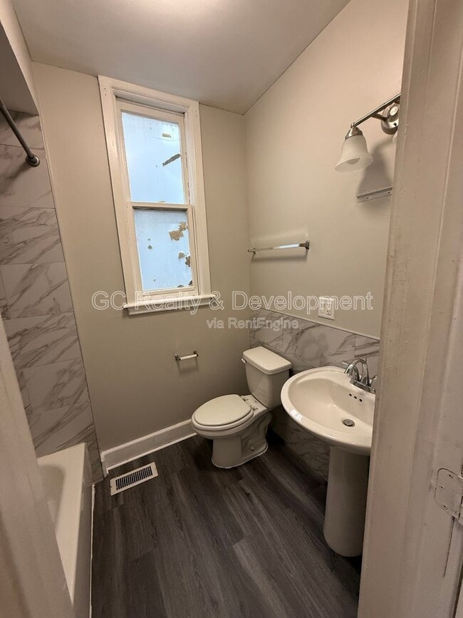 Building Photo - 6401 S Eberhart Ave