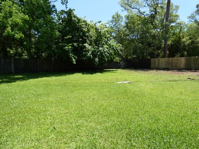 Building Photo - Unique Town Home Near NAS Pensacola