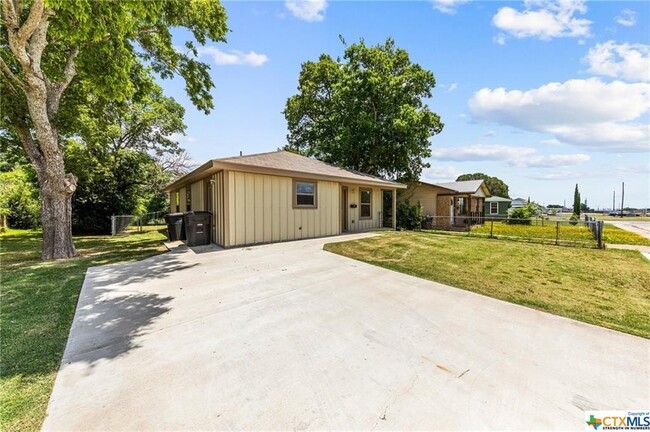Building Photo - 2807 Terrace Dr