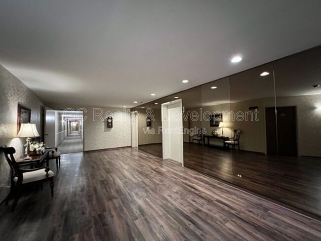 Building Photo - 950 E Wilmette Rd