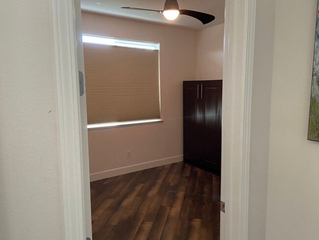 Building Photo - Modern 4 Bed, 3.5 Bath Home with Solar, St...