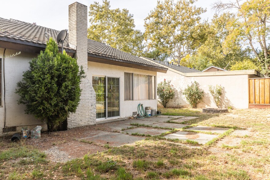 Building Photo - 7084 Via Ramada