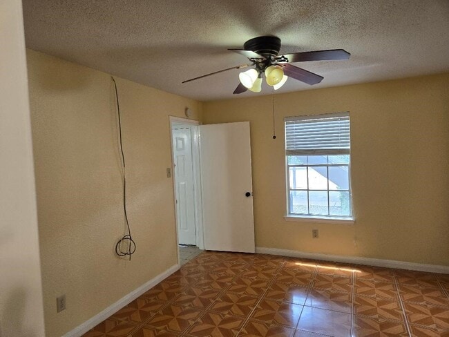 Building Photo - 10823 Braes Bend Dr