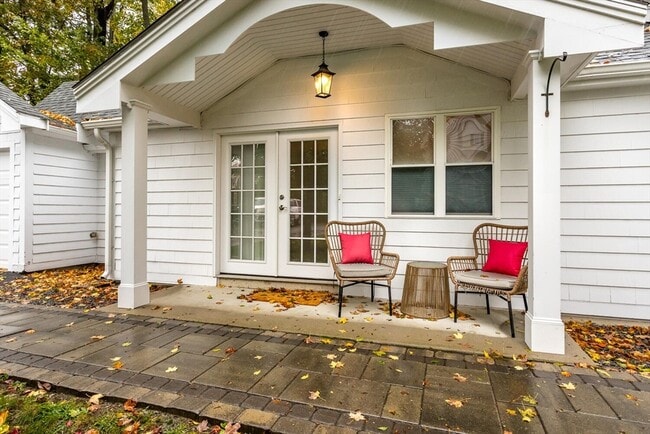 Building Photo - 32 Billings St