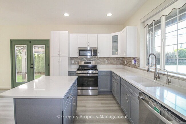 Building Photo - Beautiful and Modern Two-Story Home in Great Millcreek Location! 3 Bedrooms, 2.5 Bathrooms, Spaci...