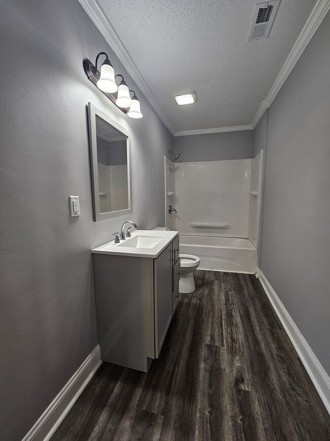 Building Photo - NEW LISTING!!!!!