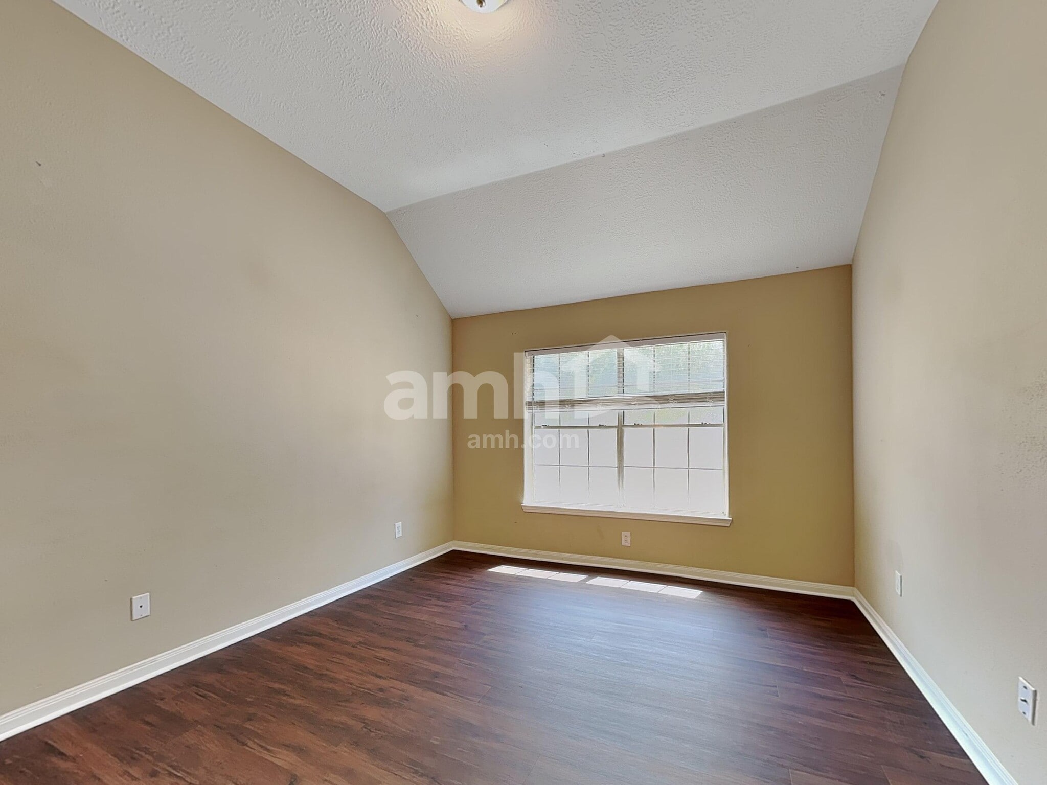 Building Photo - 17302 Lonesome Dove Trl