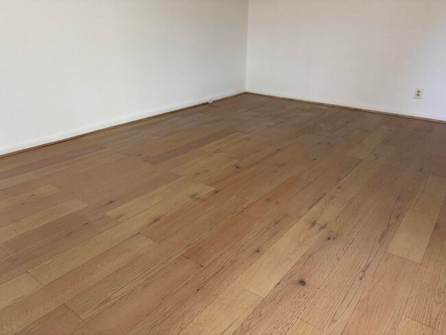 Building Photo - 186 Dorset E