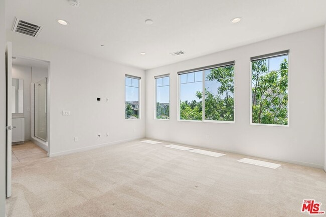Building Photo - 111 Benchmark