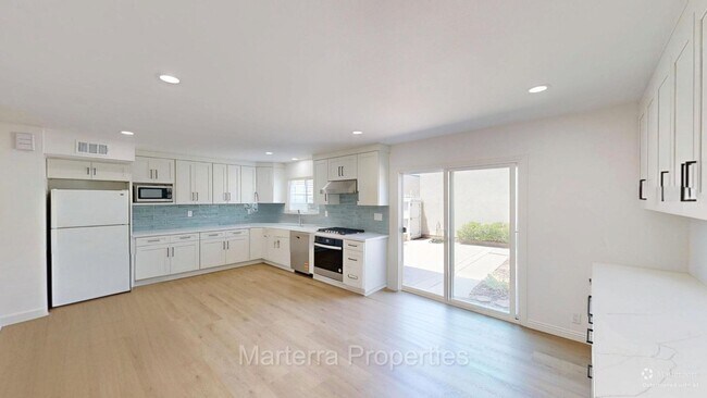 Building Photo - 17755 La Rosa Ln