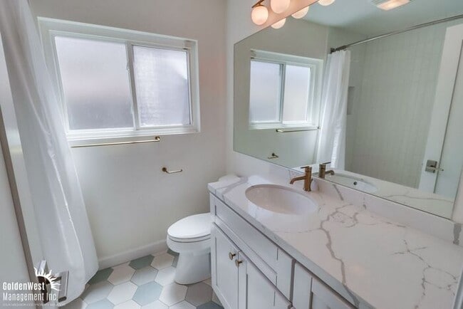 Building Photo - Stunningly Updated 3Bdm 2Ba Home Nearby Lake Murray!