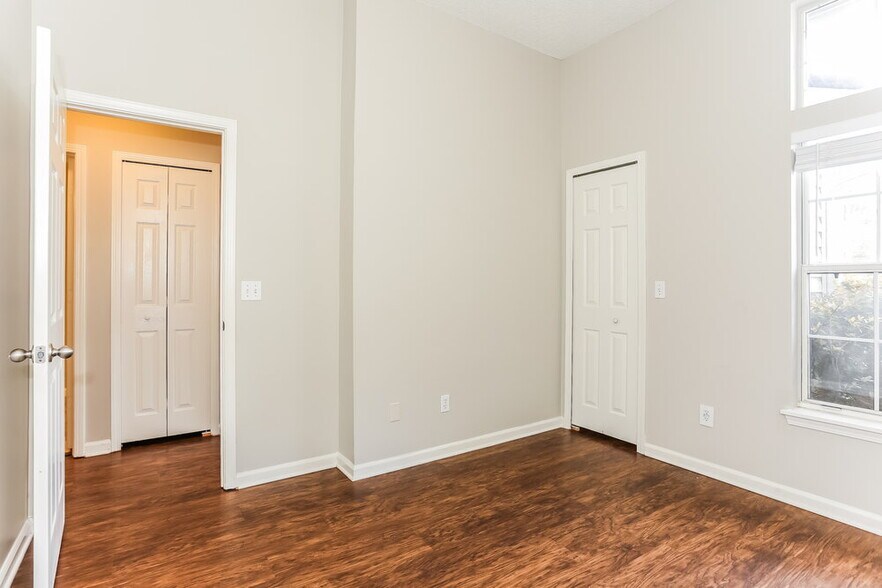 Building Photo - 3250 Guernsey Ct