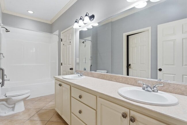 Building Photo - 620 Bienville St