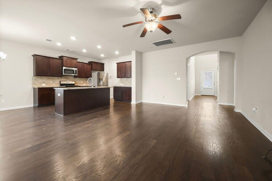 Building Photo - 39405 Legacy Lake Dr
