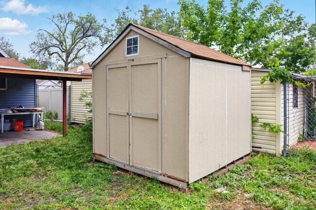 Building Photo - 2411 D Ave