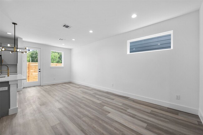 Building Photo - 4610 Crown Grove Ln