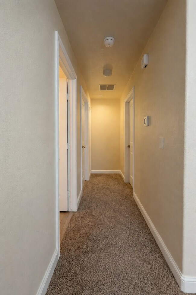 Building Photo - 1315 Yellow Rose Ct