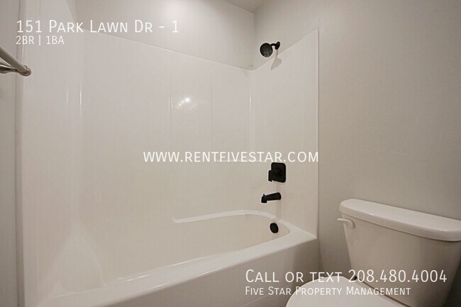 Building Photo - 151 Park Lawn Dr