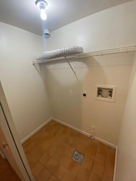 Building Photo - 613 Palisades Dr