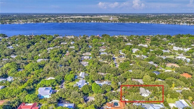 Building Photo - 4 Via Lucindia Dr S