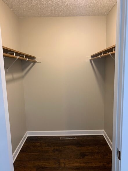 Building Photo - 810 73rd Way