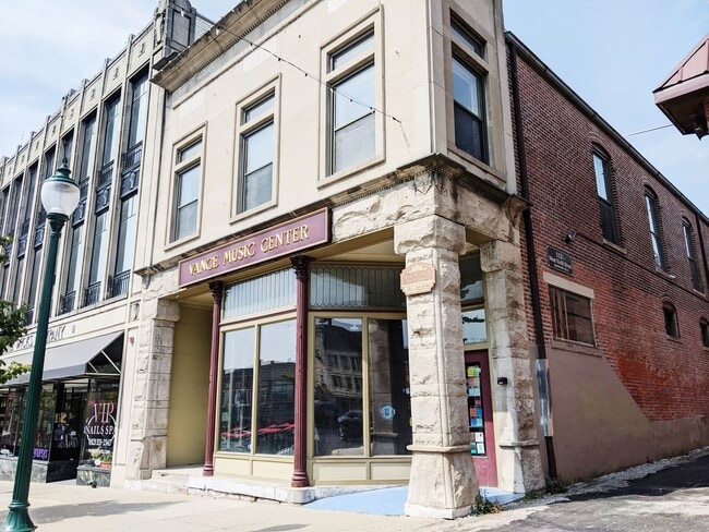 Building Photo - 112.5 W 6th St