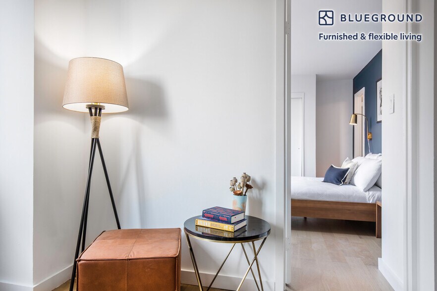 Building Photo - 250 W 19th St