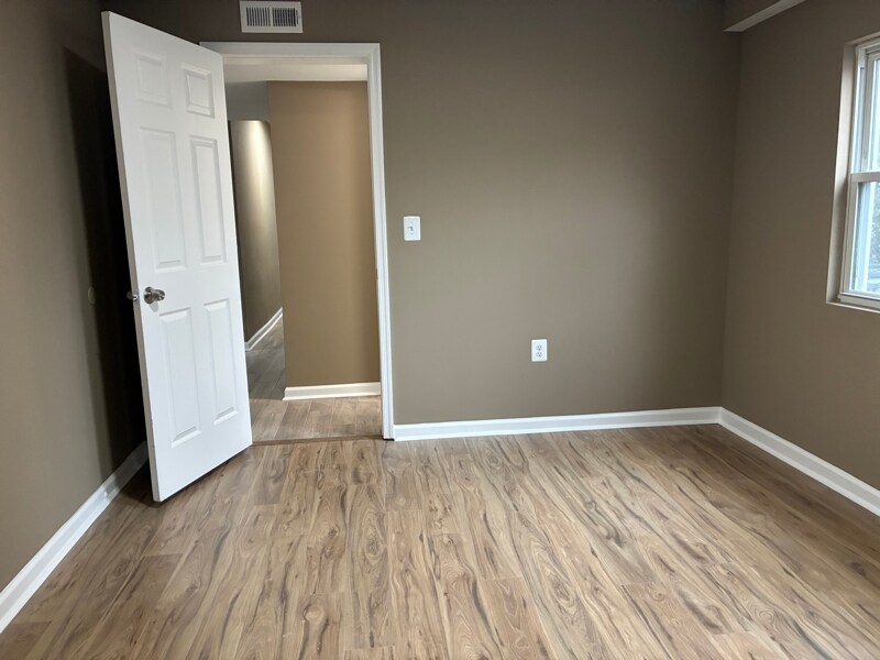 Building Photo - 574 49th Pl NE