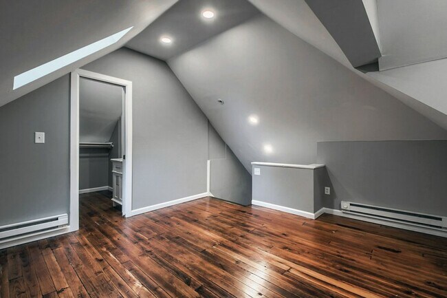Building Photo - 2091 Summit St