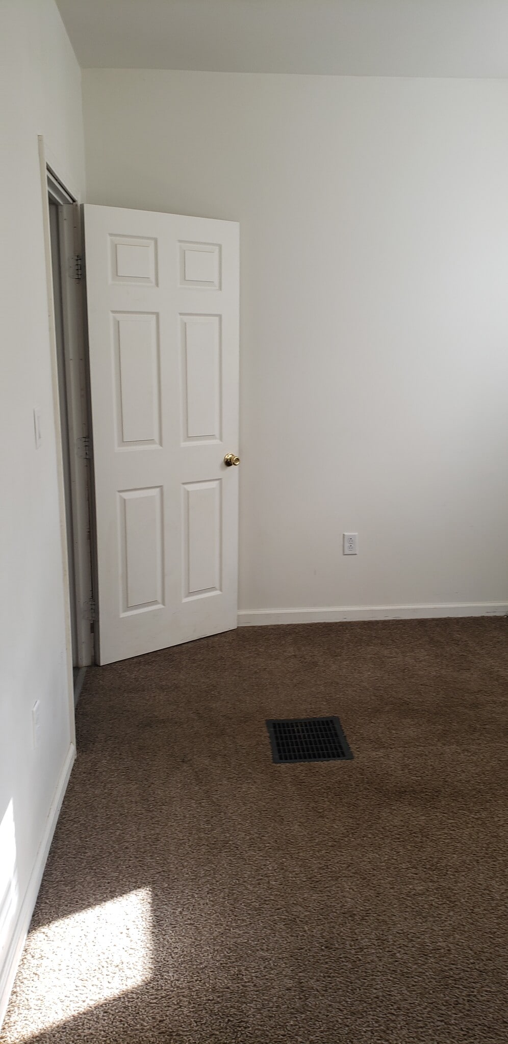 Building Photo - 631 E Monroe St