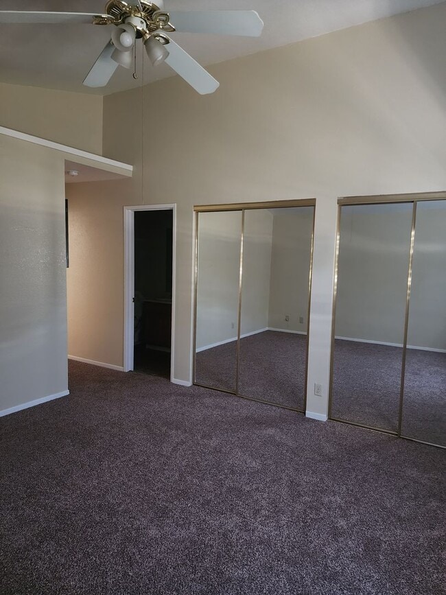Building Photo - 3 Bedroom 2 Bath in HOA Community with Com...