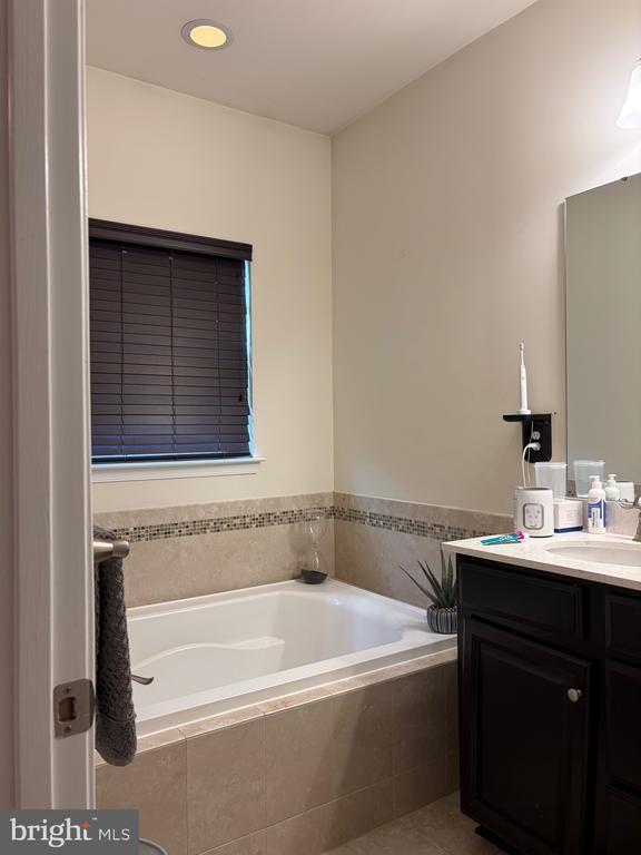 Building Photo - 9449 Virginia Jane Way