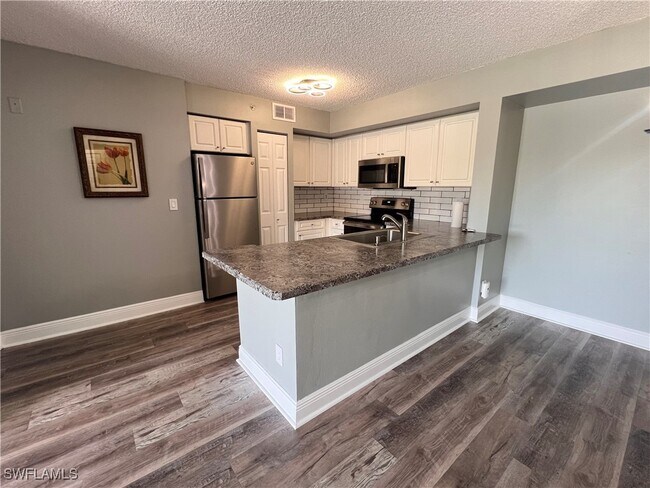 Building Photo - 1240 Wildwood Lakes Blvd