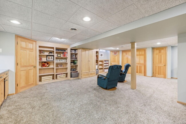 Building Photo - 14445 Cameron Ct