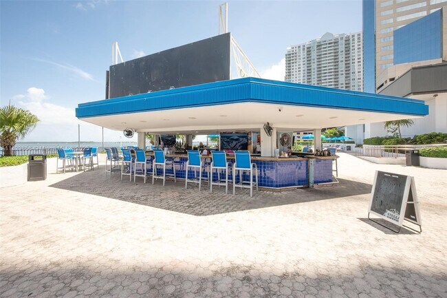 Building Photo - 801 Brickell Bay Dr