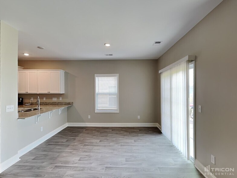 Building Photo - 1021 Crescent Moon Lp