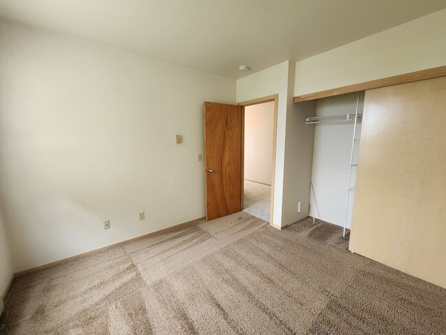 Building Photo - 424 NW Uptown Terrace