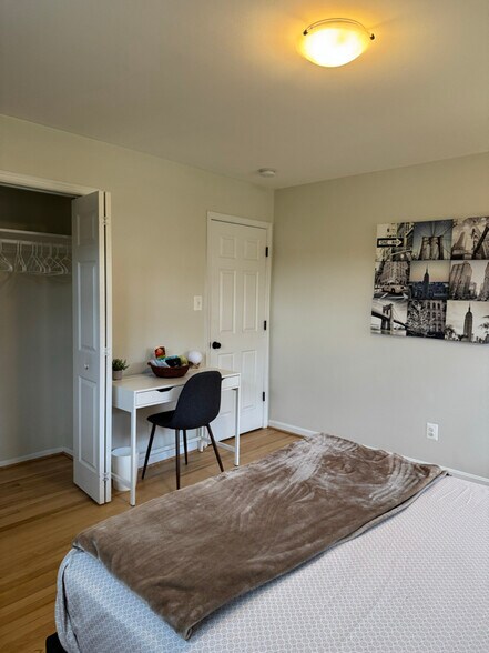 Building Photo - 5954 Kedron St
