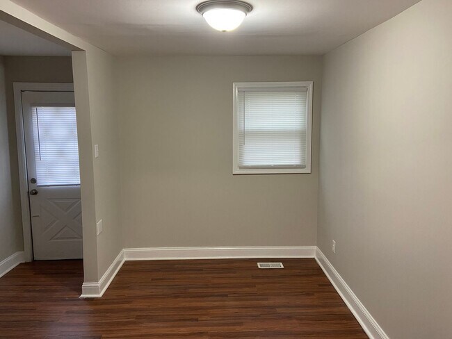 Building Photo - Historic 3 bedroom home near courthouse square in Murfreesboro