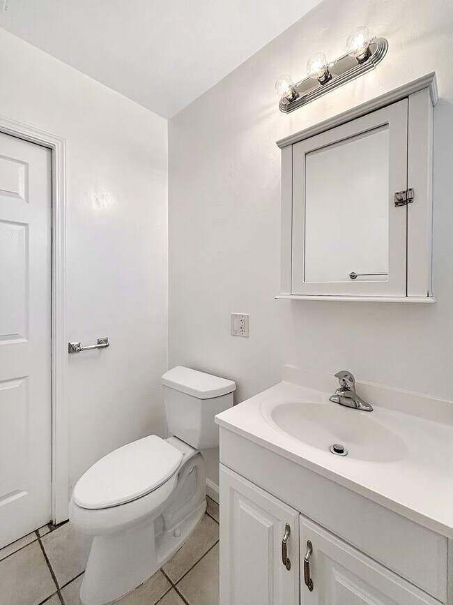 Building Photo - Beautiful 4BD/3BA House in Clairemont W/ A...