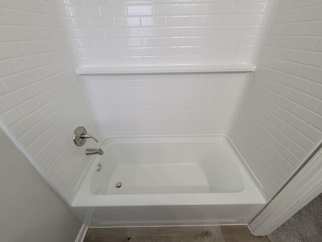 Building Photo - REMODELED 4 BEDROOM 2 BATH LEASE HOME IN HOUSTON