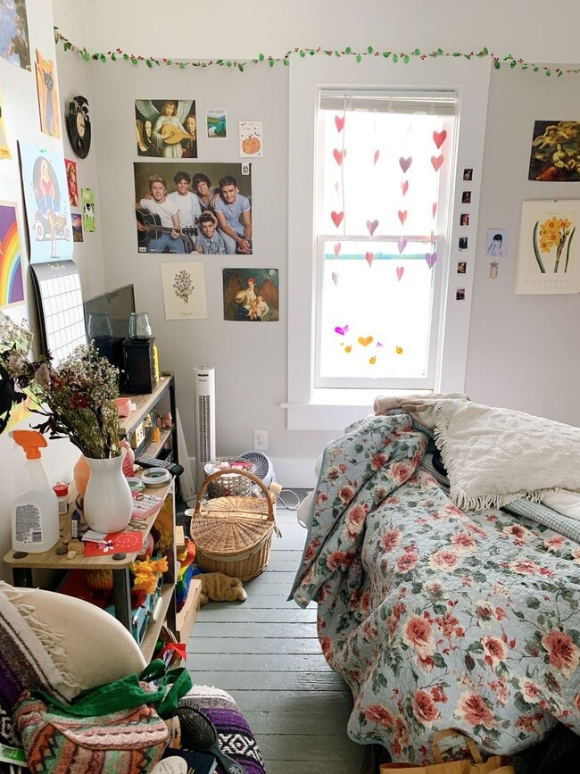 Building Photo - PRELEASE FOR JULY: 5 bdrm/2 bath near WWU and Downtown!