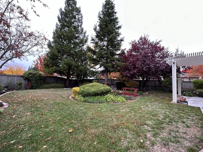 Building Photo - Senior Community for those 55+ Large 2 bed...