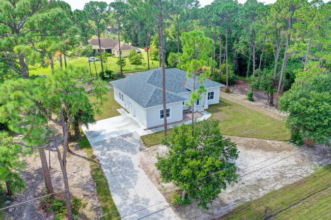 Building Photo - 17944 38th Ln N